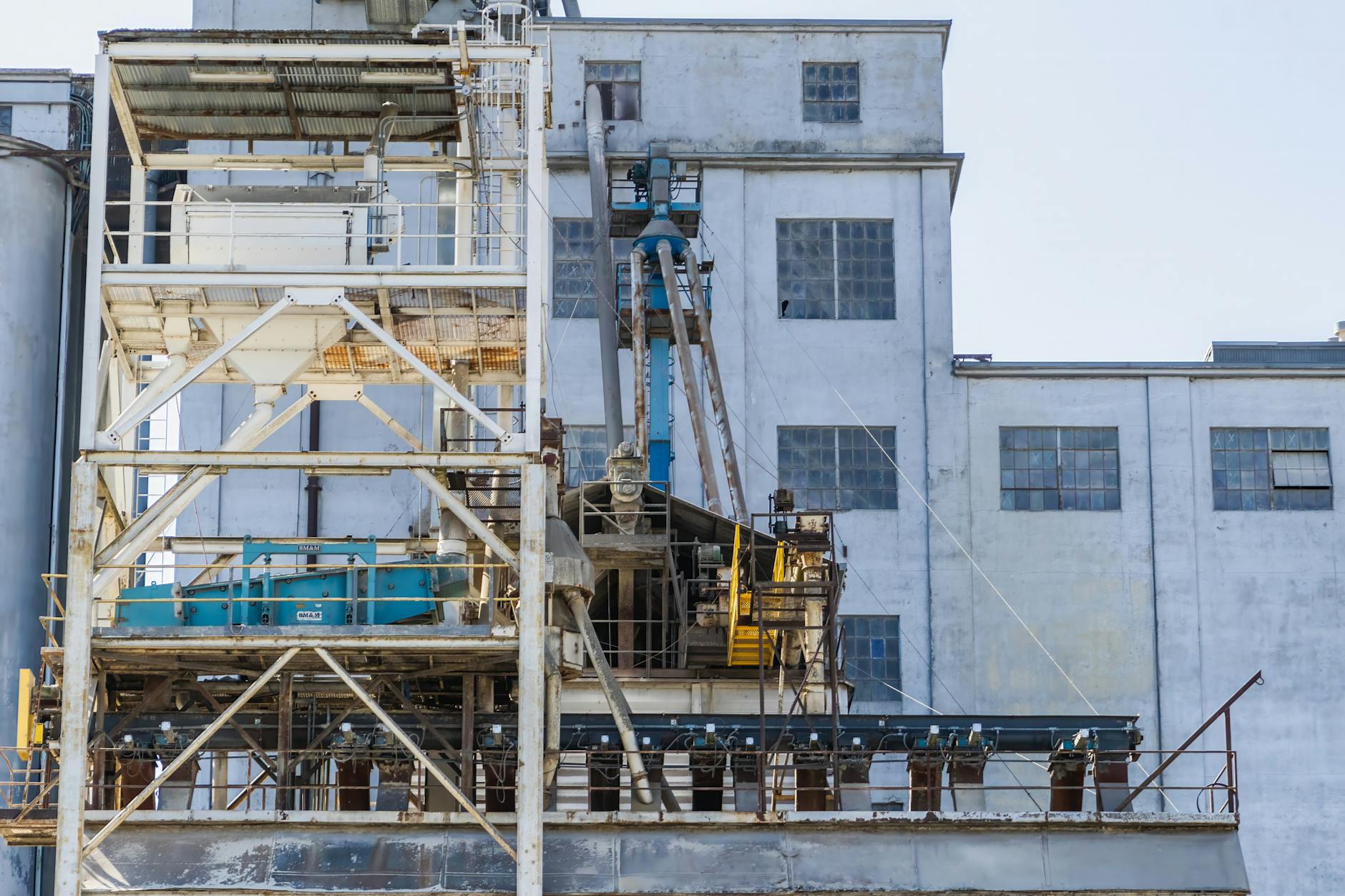 Asbestos Exposure at Uniroyal — Mishawaka Rubber Plant Mishawaka Indiana industrial machinery manufacturing asbestos products Johns-Manville Owens-Illinois Armstrong World Industries pipe insulation block insulation rubber mixing equipment calendering machines vulcanizers: Former Worker Claims